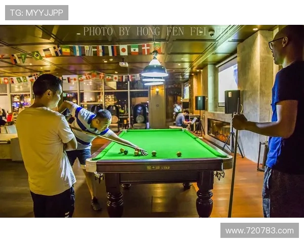 在KTV包间里燃情呐喊共赏世界杯巅峰对决之夜狂欢派对激情时刻